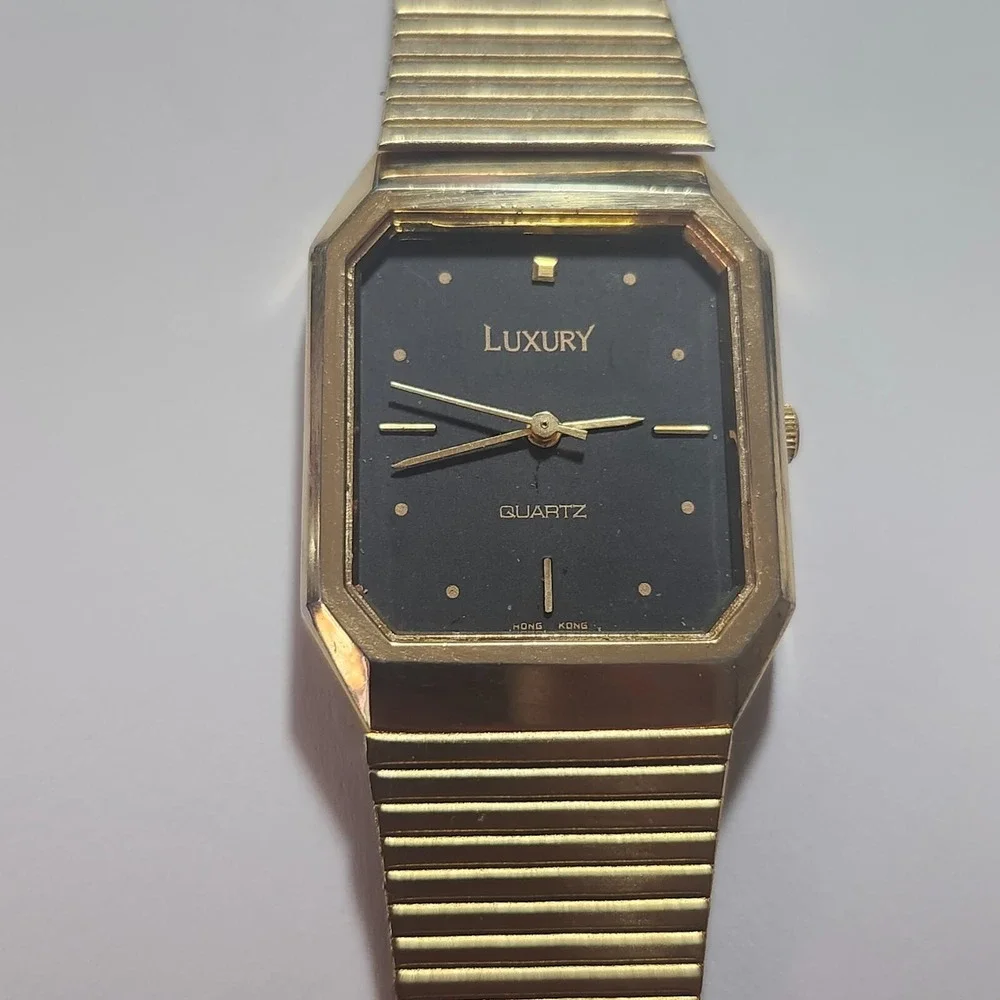 Luxury Quartz Gold Tone Watch - NEEDS GLASS FACE & BATTERY